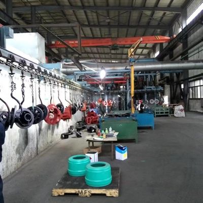 Q37 Spezielle Schussstrahmaschine für die Hängebinderindustrie mit anpassbarer Farbe